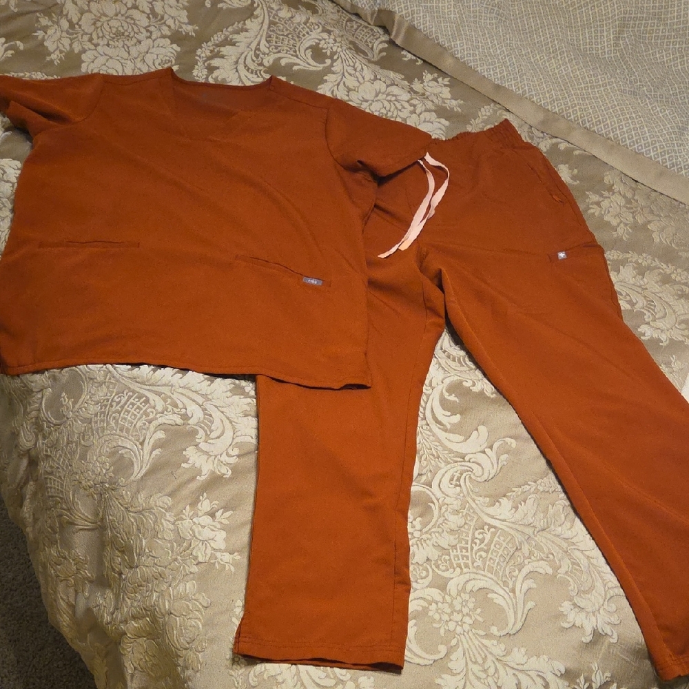 Figs Rust Orange Scrub Set XL